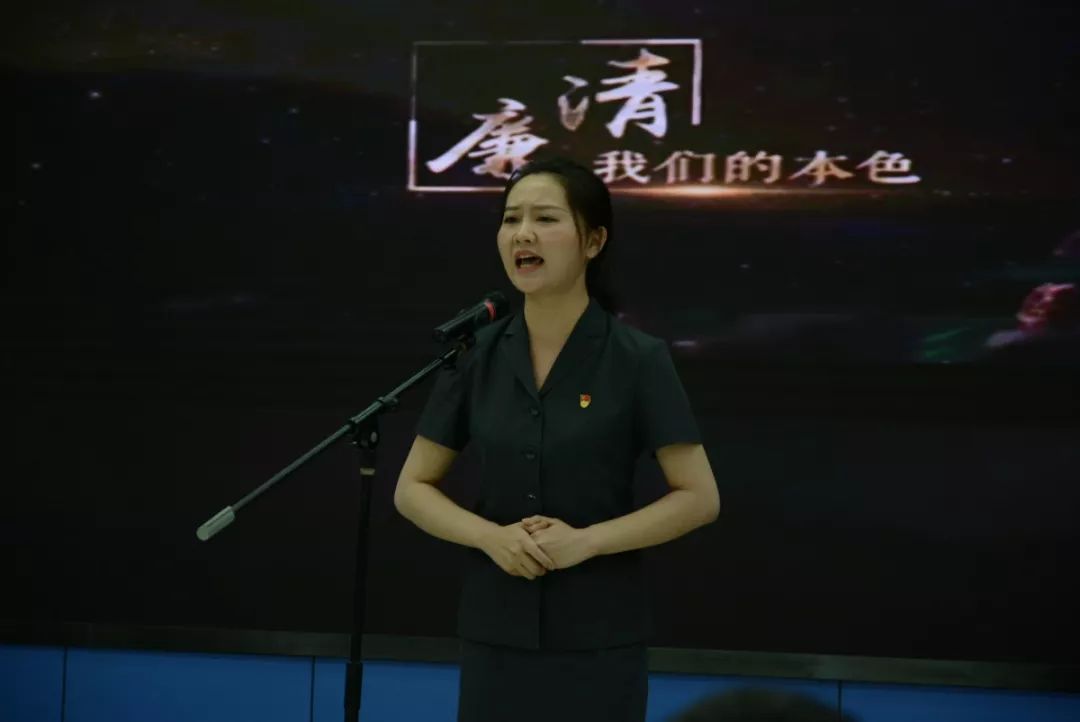 法槌敲响正义铿锵